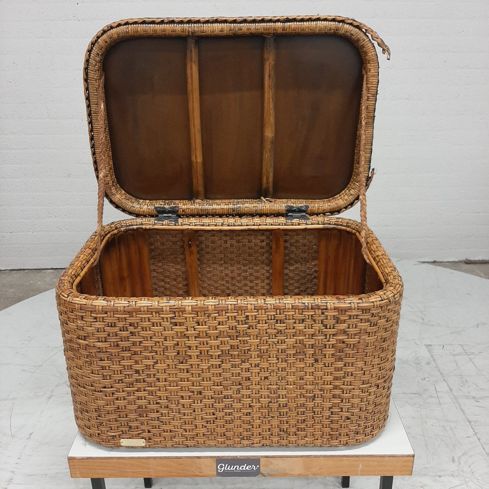 Rotan mand / kist van C & J Rotan Hilversum, Huis en Inrichting, Ophalen, Overige materialen, Minder dan 50 cm, Gebruikt