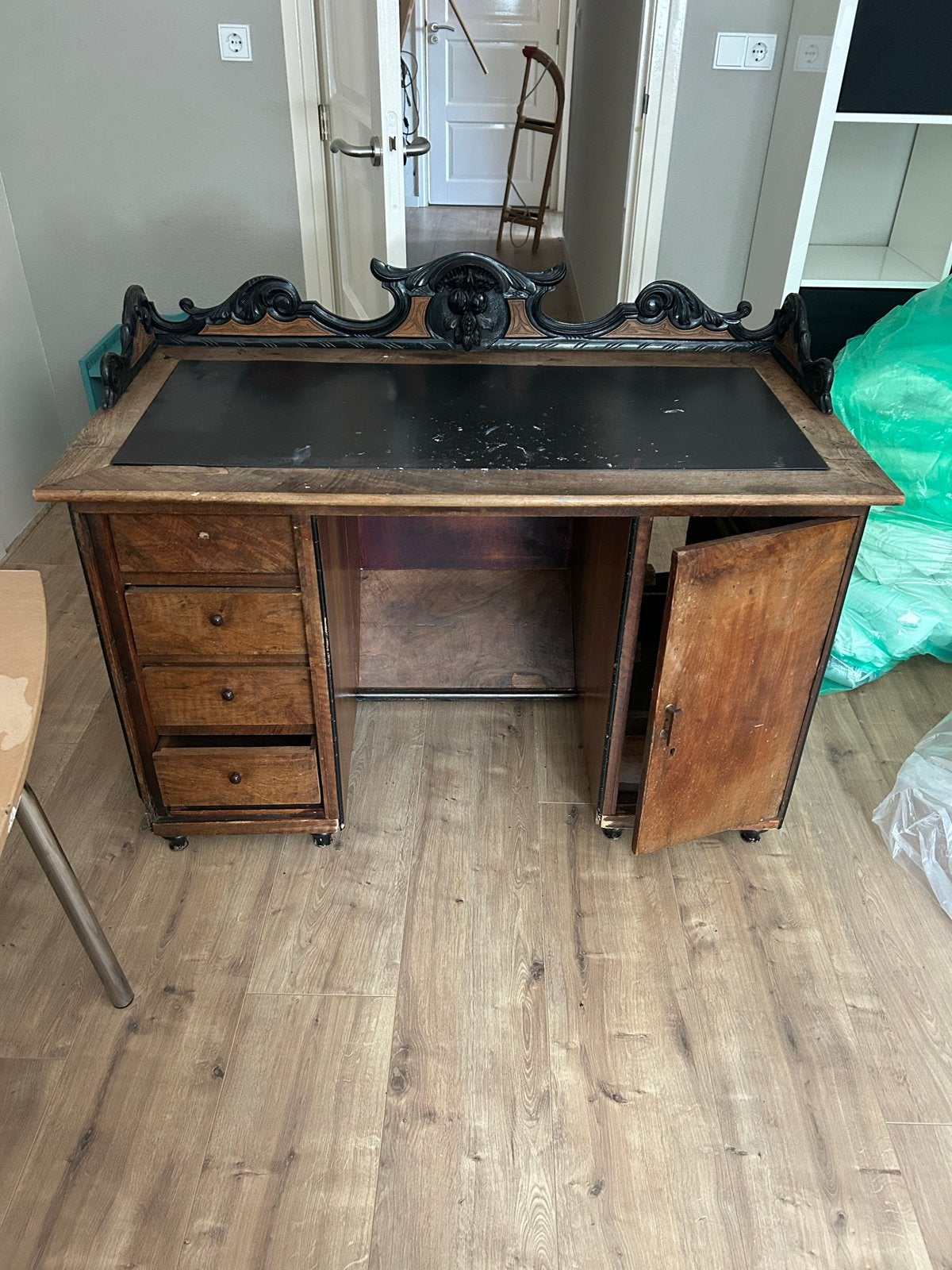 Antiek houten bureau met lades en opbergruimte, Ophalen, Overige typen, Gebruikt, Antiek