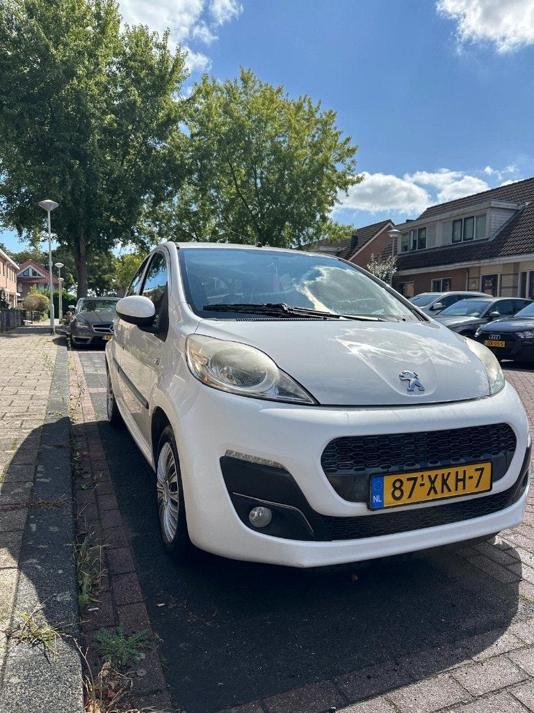Peugeot 107 1.0 12V 5DR 2012 Wit, Voorwielaandrijving, Dealer onderhouden, Stof, 4 stoelen