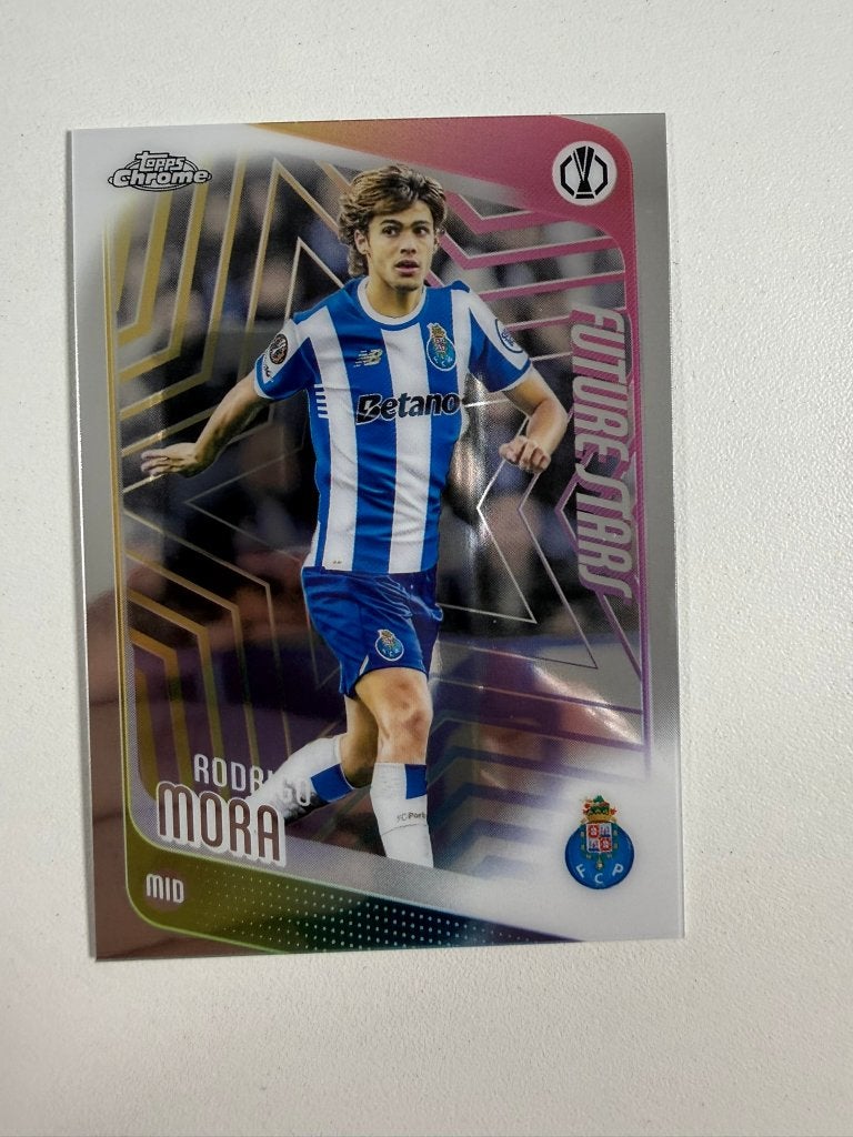 83 Rodrigo Mora Topps Chrome 2025-26, Ophalen of Verzenden, Nieuw, Buitenlandse clubs, Poster, Plaatje of Sticker