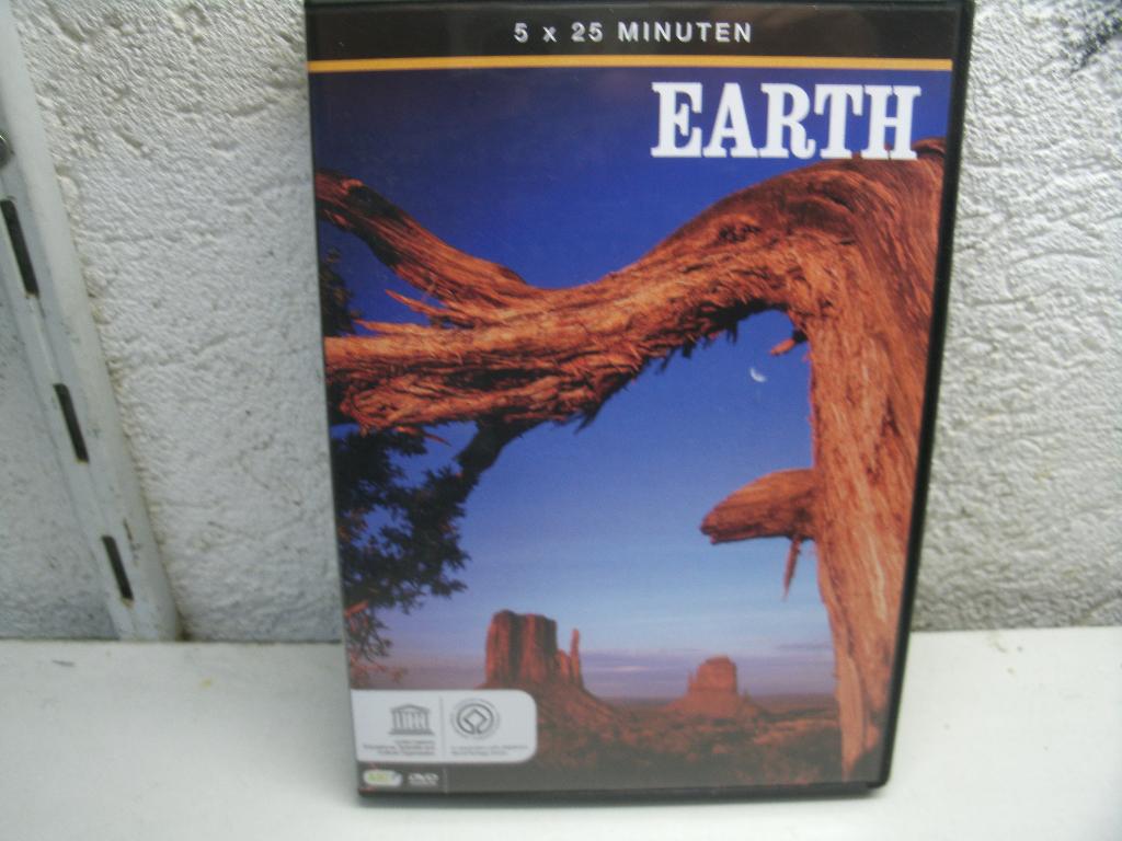 dvd 7b earth, Alle leeftijden, Ophalen of Verzenden, Zo goed als nieuw, Detective en Krimi