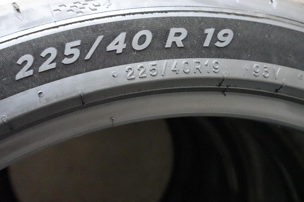 “225 40 19 Michelin. Demo. Puntjes zitten er nog op”, Gebruikt, Band(en), Personenwagen, Ophalen