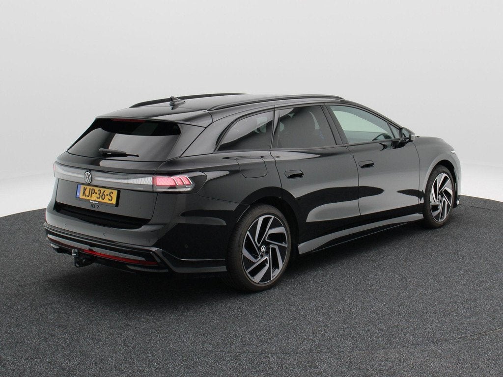 Volkswagen ID.7 Tourer Pro S Limited Edition 86 kWh 286 PK |, Auto's, Volkswagen, Achterwielaandrijving, Zwart, 2135 kg, Zwart