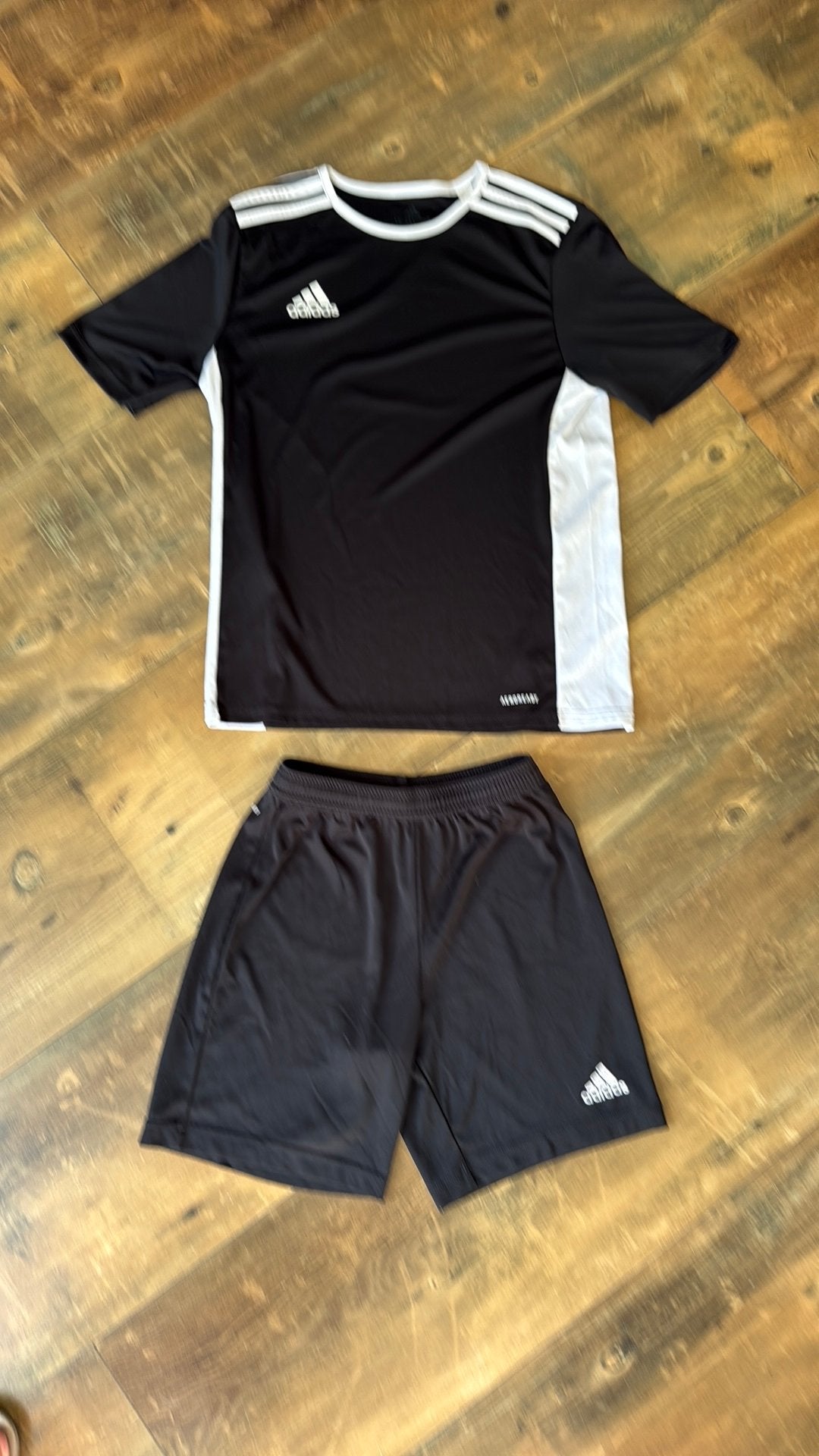 Adidas shirt + korte broek, Kleding | Heren, Sportkleding, Ophalen of Verzenden, Gedragen, Overige maten