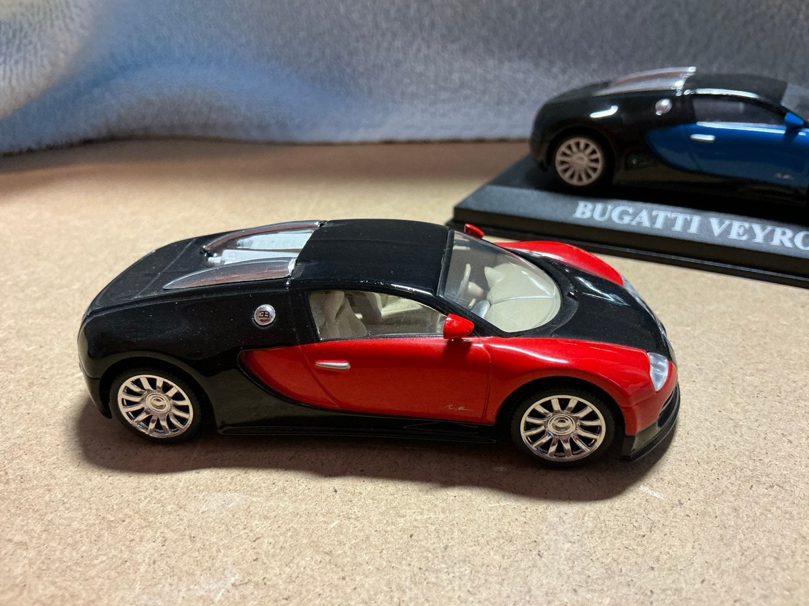 Bugatti Veyron in de kleur zwart/rood., Ophalen of Verzenden, Zo goed als nieuw, Auto, Overige merken