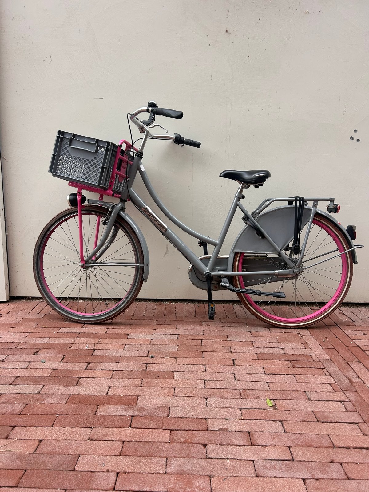 Meisjes fiets 26 inch grijze met roze details, Fietsen en Brommers, Fietsen | Meisjes, Ophalen of Verzenden, Gebruikt, 26 inch of meer