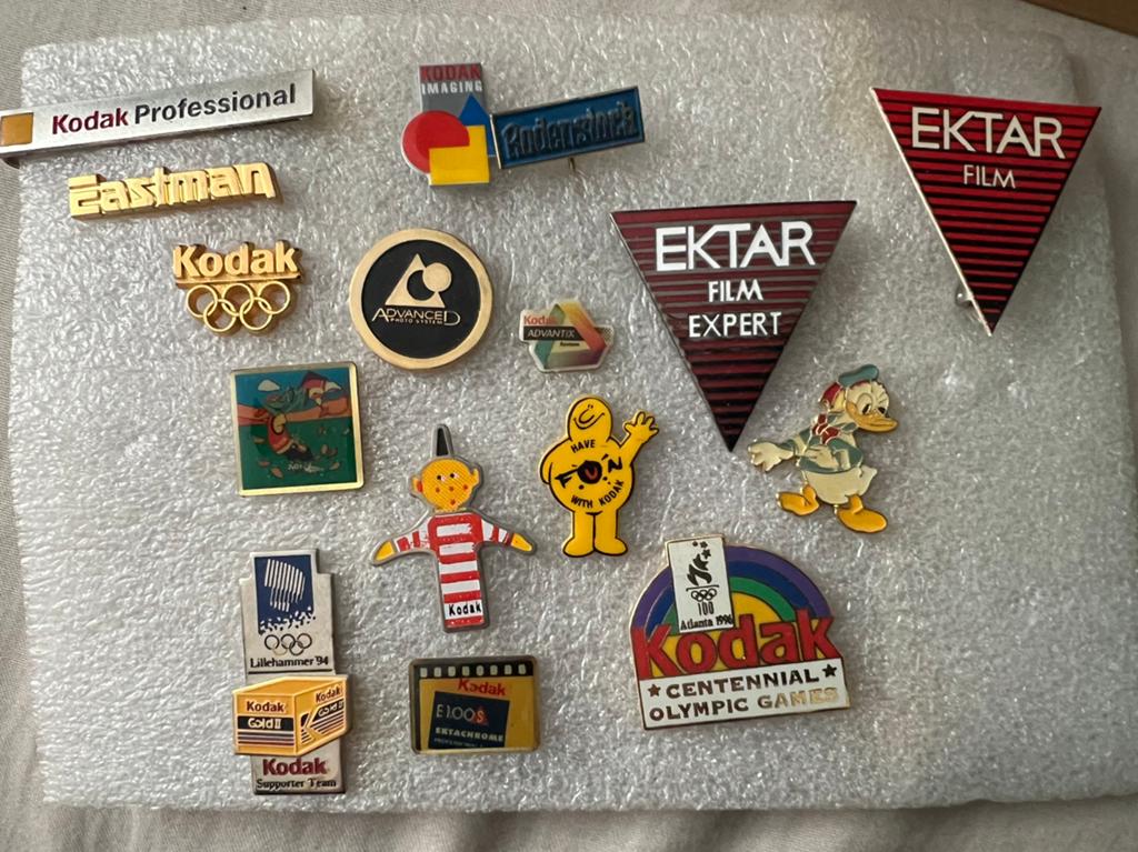 Vintage kodak/fotografie pins, Kodak, Ophalen of Verzenden, Zo goed als nieuw, Speldje of Pin
