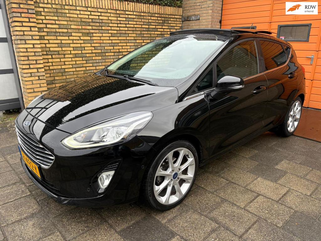 Ford Fiesta 1.0 EcoBoost Titanium / Panoramadak!, Auto's, Ford, Voorwielaandrijving, 1063 kg, Gebruikt, Euro 6