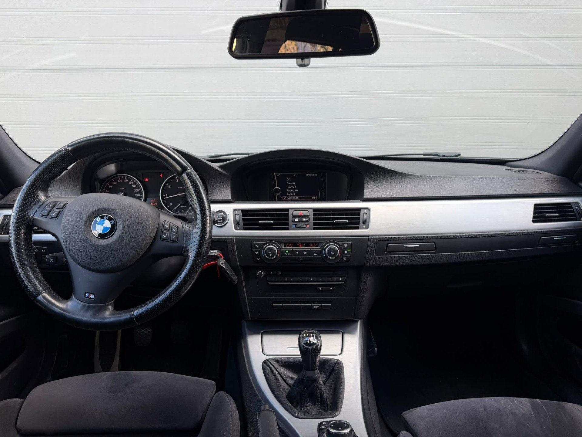 BMW 3 Serie Touring 318i Corporate Lease M Sport Edition, Euro 5, Zwart, 4 cilinders, Alcantara