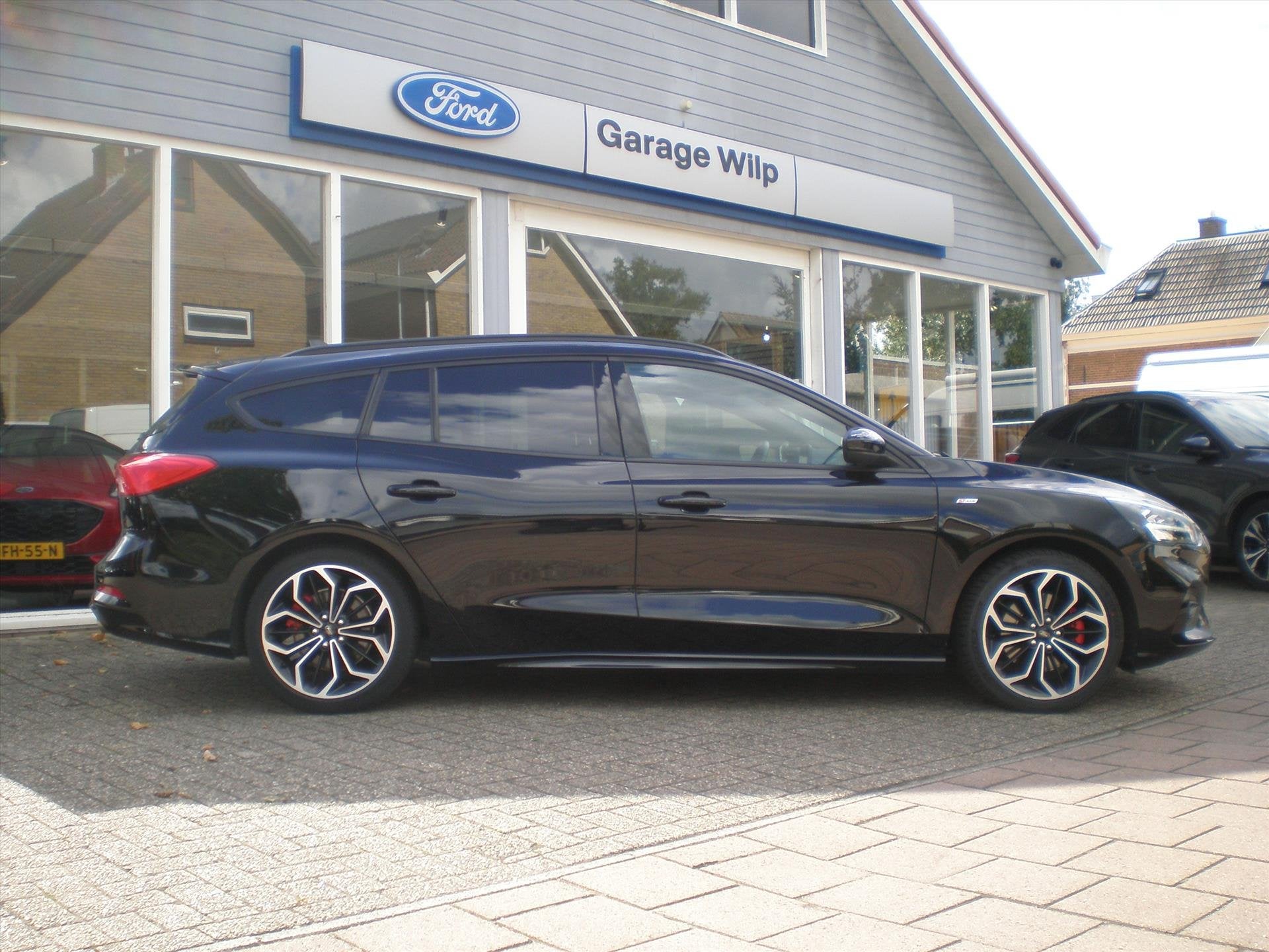 FORD Focus Wagon 1.5 EcoBoost 150pk Active Business, Dealer onderhouden, Gebruikt, Euro 6, Zwart