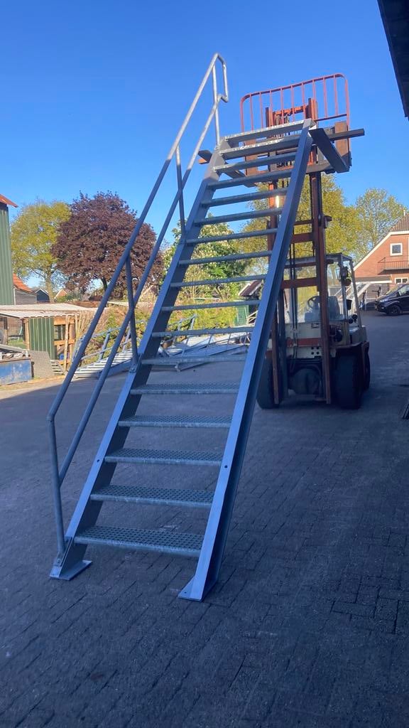 Stalen trap, Ophalen, Zo goed als nieuw, 2 tot 4 meter