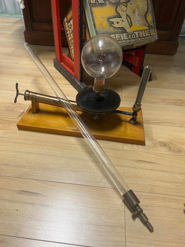 Antieke vacuumpomp, vacuumbol, Ophalen of Verzenden