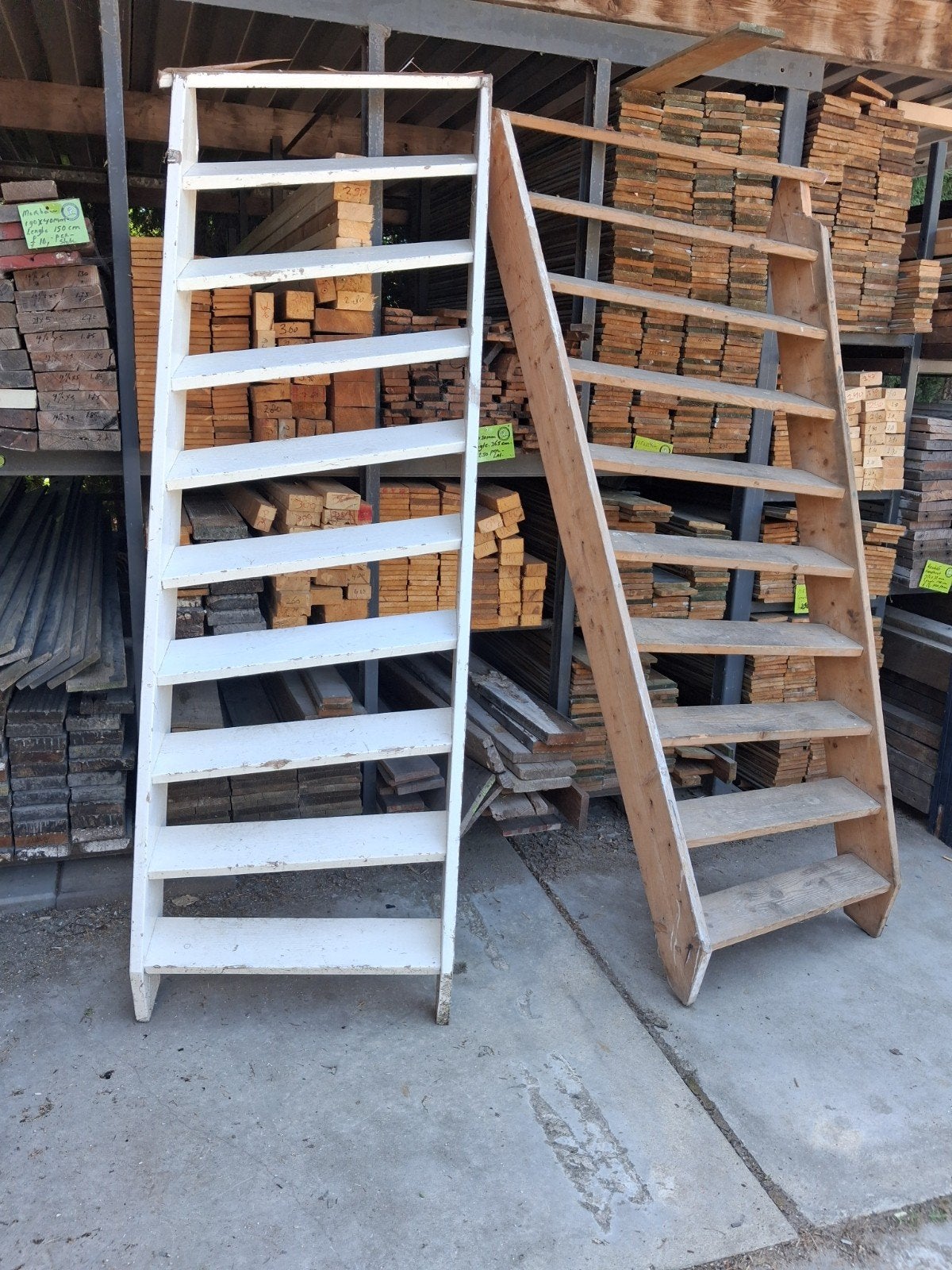 Twee vurenhouten trappen, Doe-het-zelf en Verbouw, Ladders en Trappen, Ophalen, Minder dan 2 meter