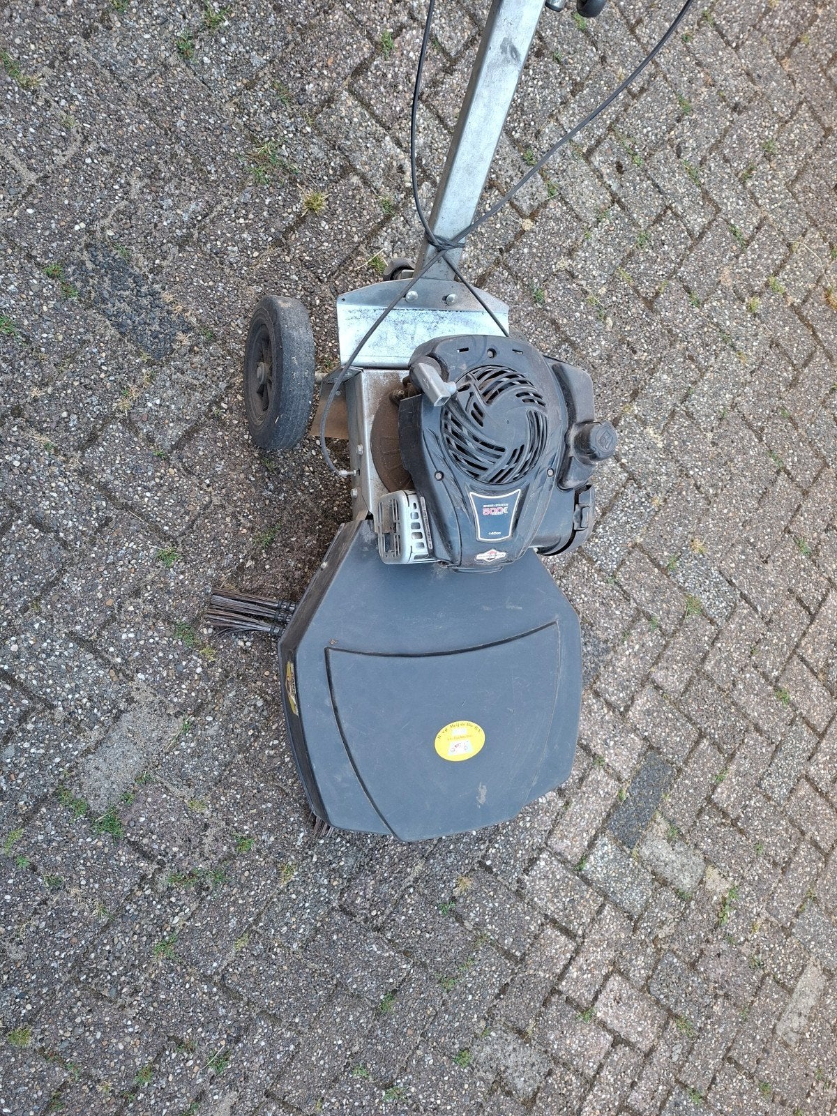 Kvern onkruidborstelmachine met Briggs & Stratton motor, Tuin en Terras, Ophalen of Verzenden, Gebruikt, Benzine-grasmaaier, Kvern