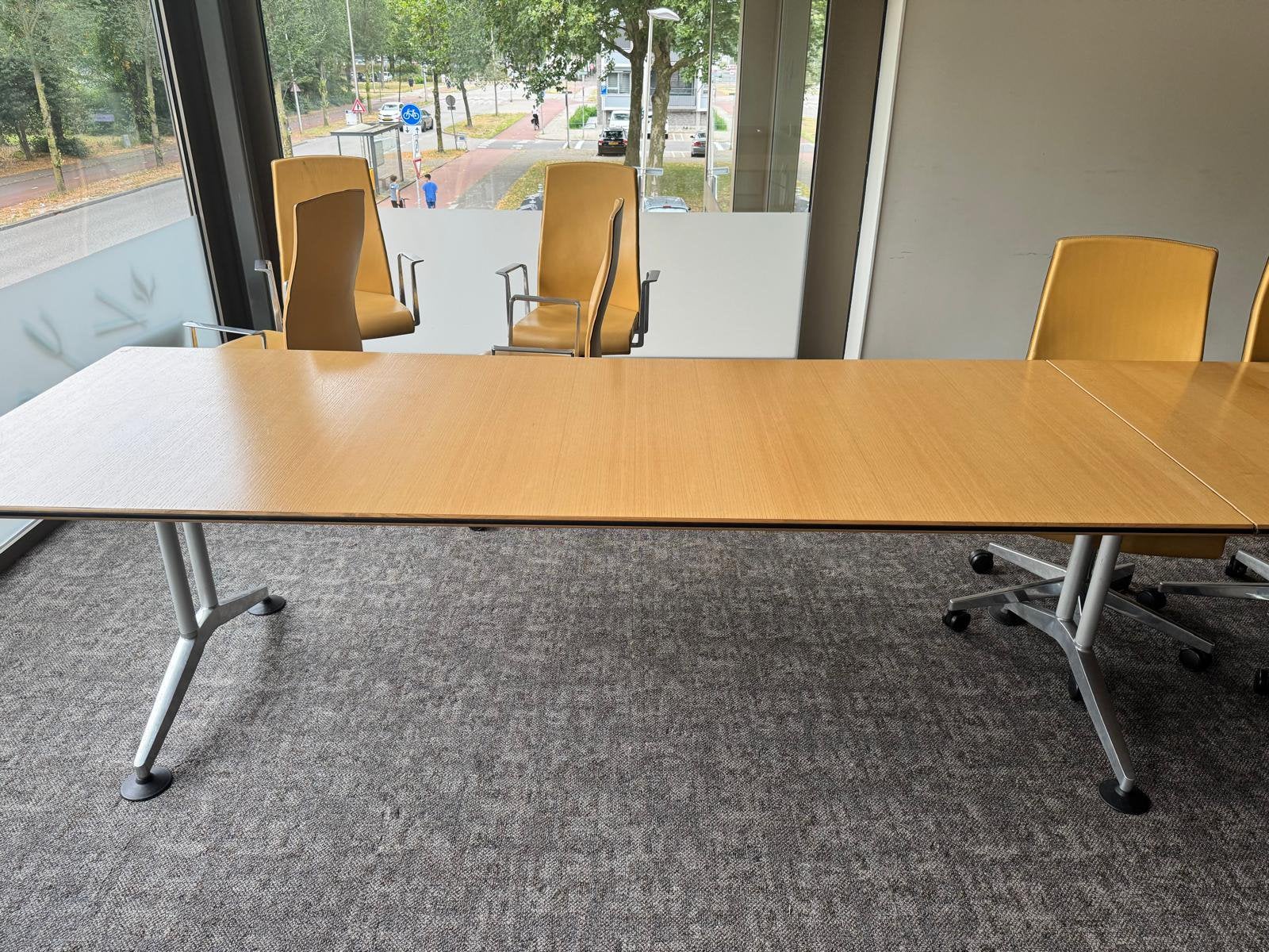 GRATIS OP TE HALEN 4X VERGADERTAFEL + 8 VERGADERSTOELEN, Ophalen, Zo goed als nieuw