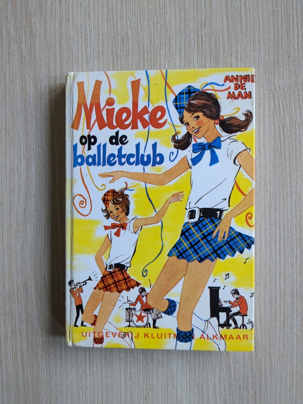 Mieke op de Balletclub - Annie de Man (Vintage Jeugdboek), Ophalen of Verzenden, Gelezen, Annie de Man, Fictie