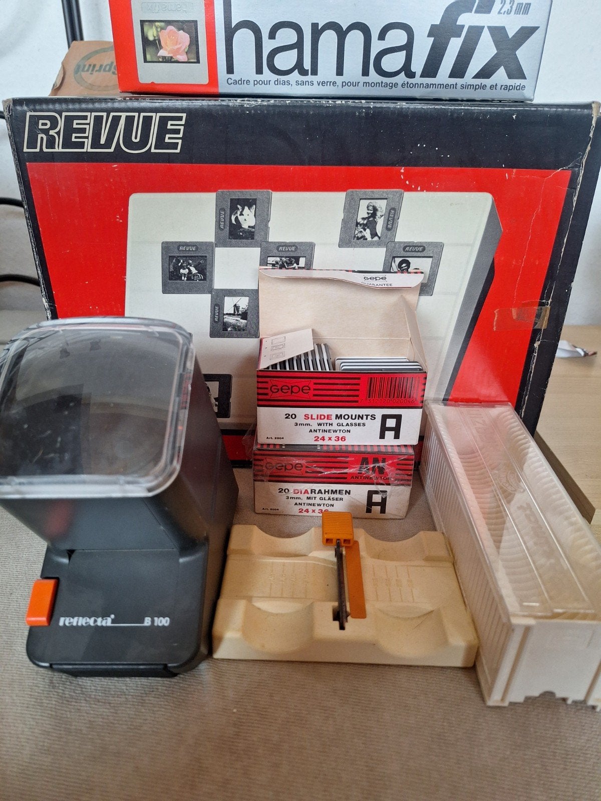 Reflecta B 100 diaprojector met accessoires, Ophalen of Verzenden, Gebruikt, Met scherm