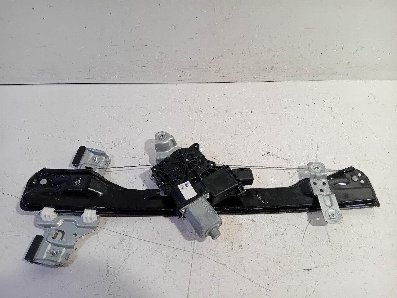 Raammechaniek elektrisch links voor Opel Mokka, Onderdelen@venauto.nl, Van der Ven Autorecycling B.V., Gebruikt, Ettenseweg 76, 4706 PB Roosendaal, The Netherlands