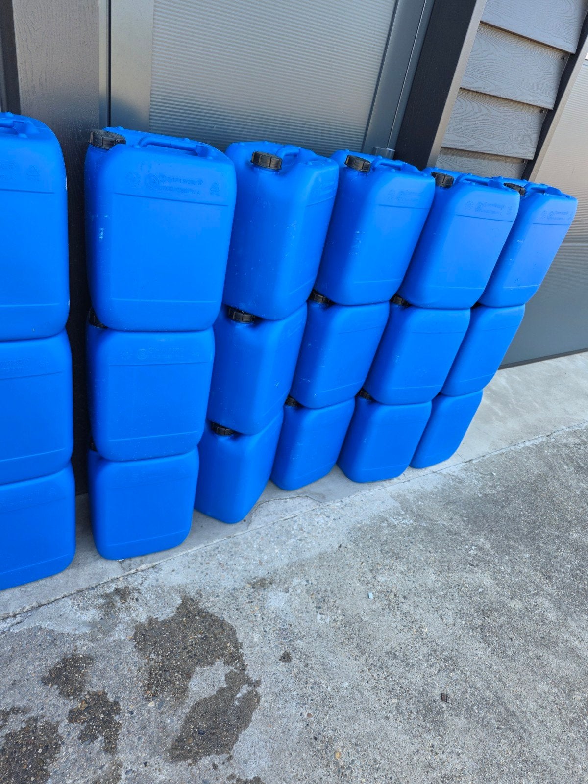 20L + 25L jerrycan, Tuin en Terras, Regentonnen, Minder dan 75 liter, Ophalen