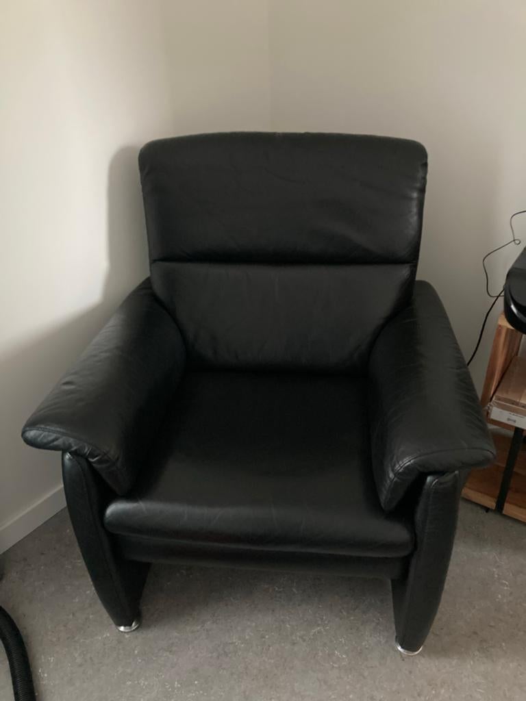 Comfortabele fauteuil van zwart leer, Ophalen of Verzenden, Gebruikt, Leer, 75 tot 100 cm