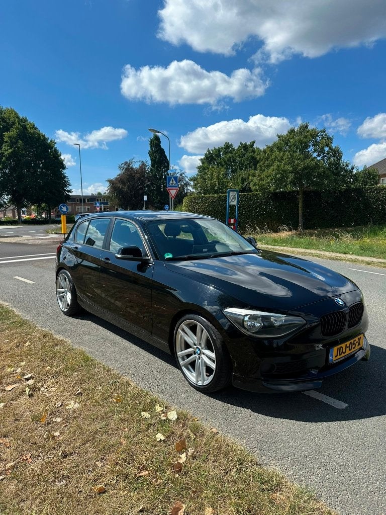 BMW 1-Serie 114I 2013 | AC SCHNITZER |GARANTIE|APPLE CARPLAY, Auto's, BMW, 1-Serie, Euro 5, Zwart, Zwart