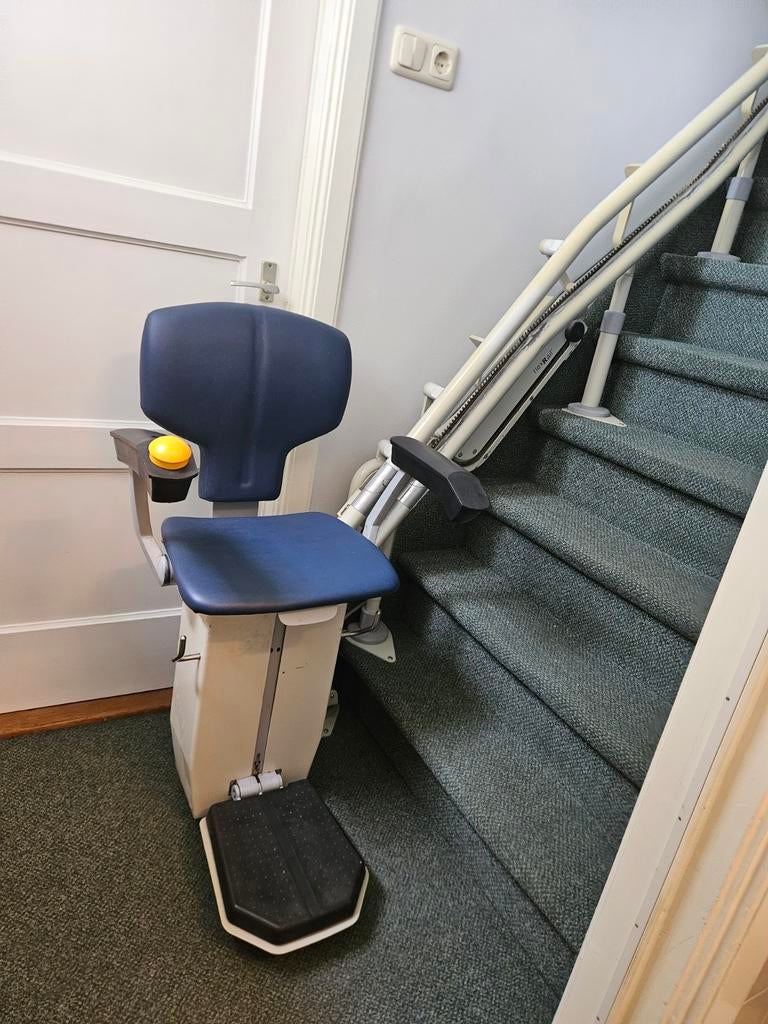 Traplift Otolift, Diversen, Ophalen, Gebruikt, Recht