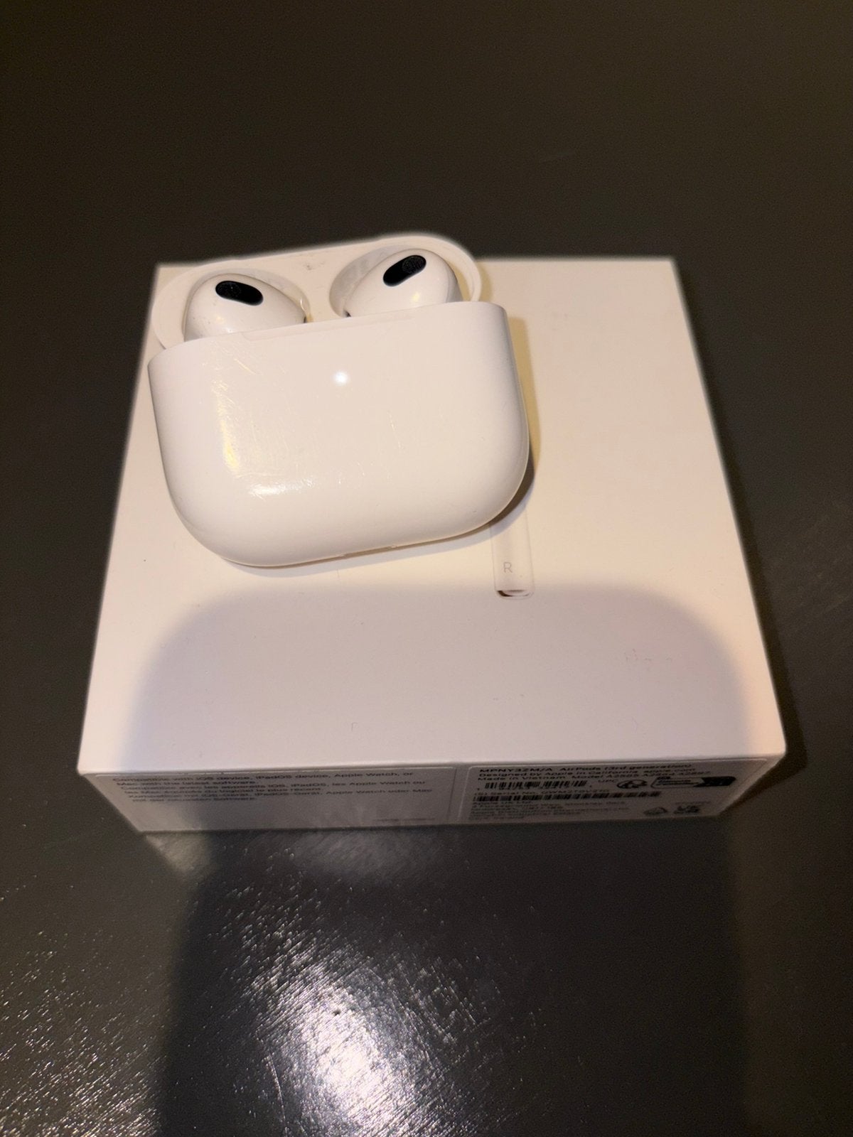 Apple AirPods 3e generatie met Lightning Oplaadcase, Ophalen of Verzenden, Zo goed als nieuw