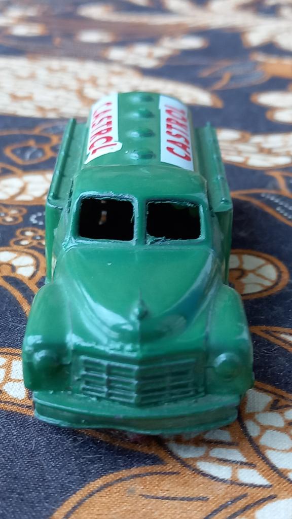 Oude Dinky Toys model tankwagen uit Engeland 11 cm., Ophalen of Verzenden