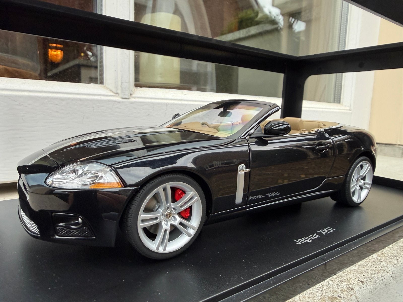 1:18 Jaguar XKR Cabrio Midnight Black 2006 Autoart 73638, Hobby en Vrije tijd, Modelauto's | 1:18, Auto, Autoart, Nieuw, Ophalen of Verzenden