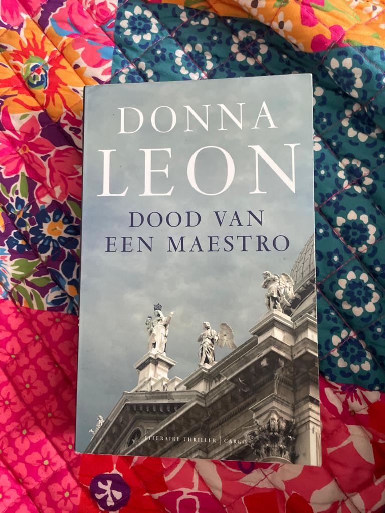 Donna Leon - Dood van een Maestro, Ophalen of Verzenden, Zo goed als nieuw