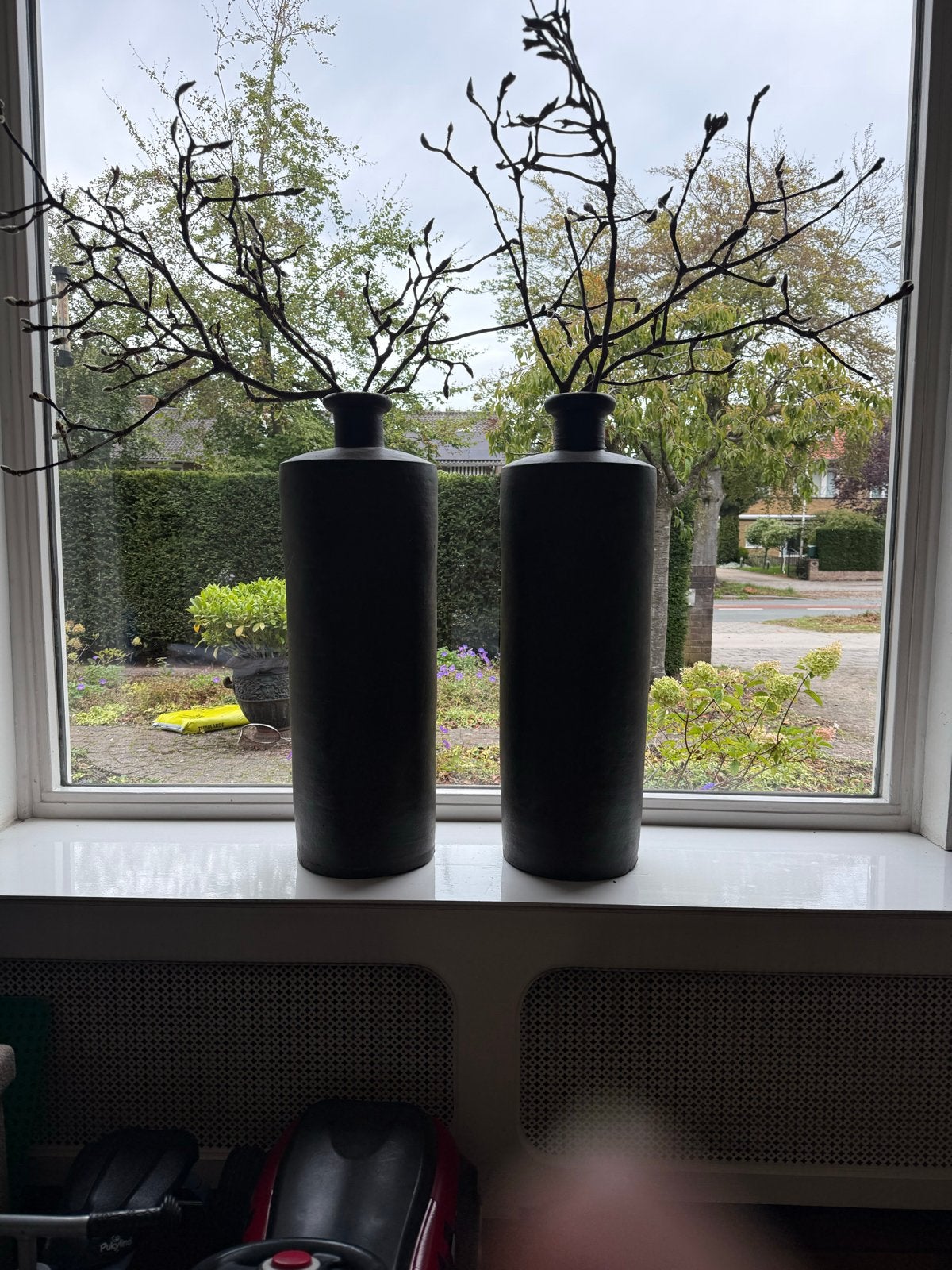 Set van 2 hoge zwarte vazen - 57 cm, Ophalen of Verzenden, Gebruikt, Geschikt voor droogbloemen, Zwart