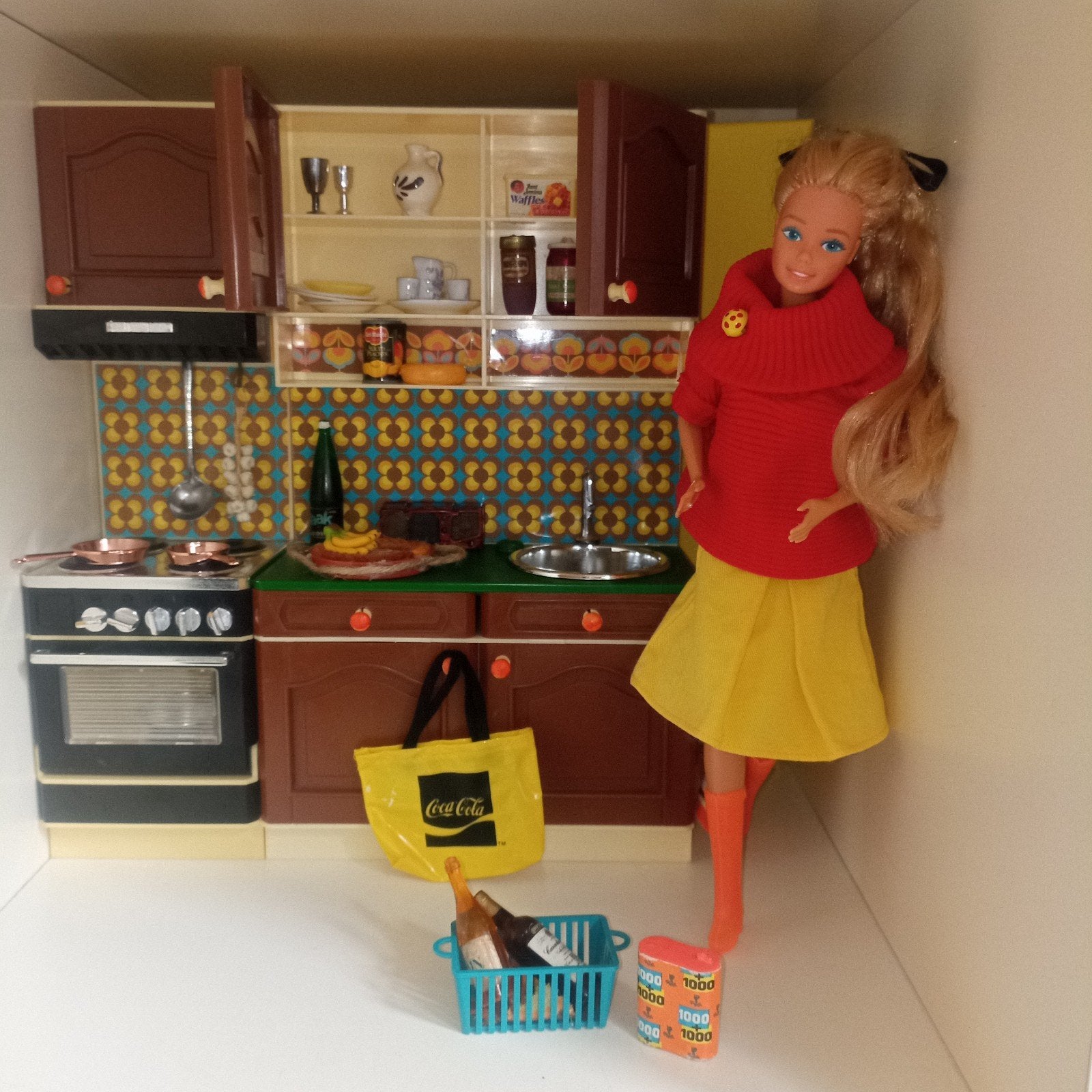 Fleur/Barbie retro keuken met veel accessoires en Barbie, Ophalen of Verzenden, Gebruikt, Barbie