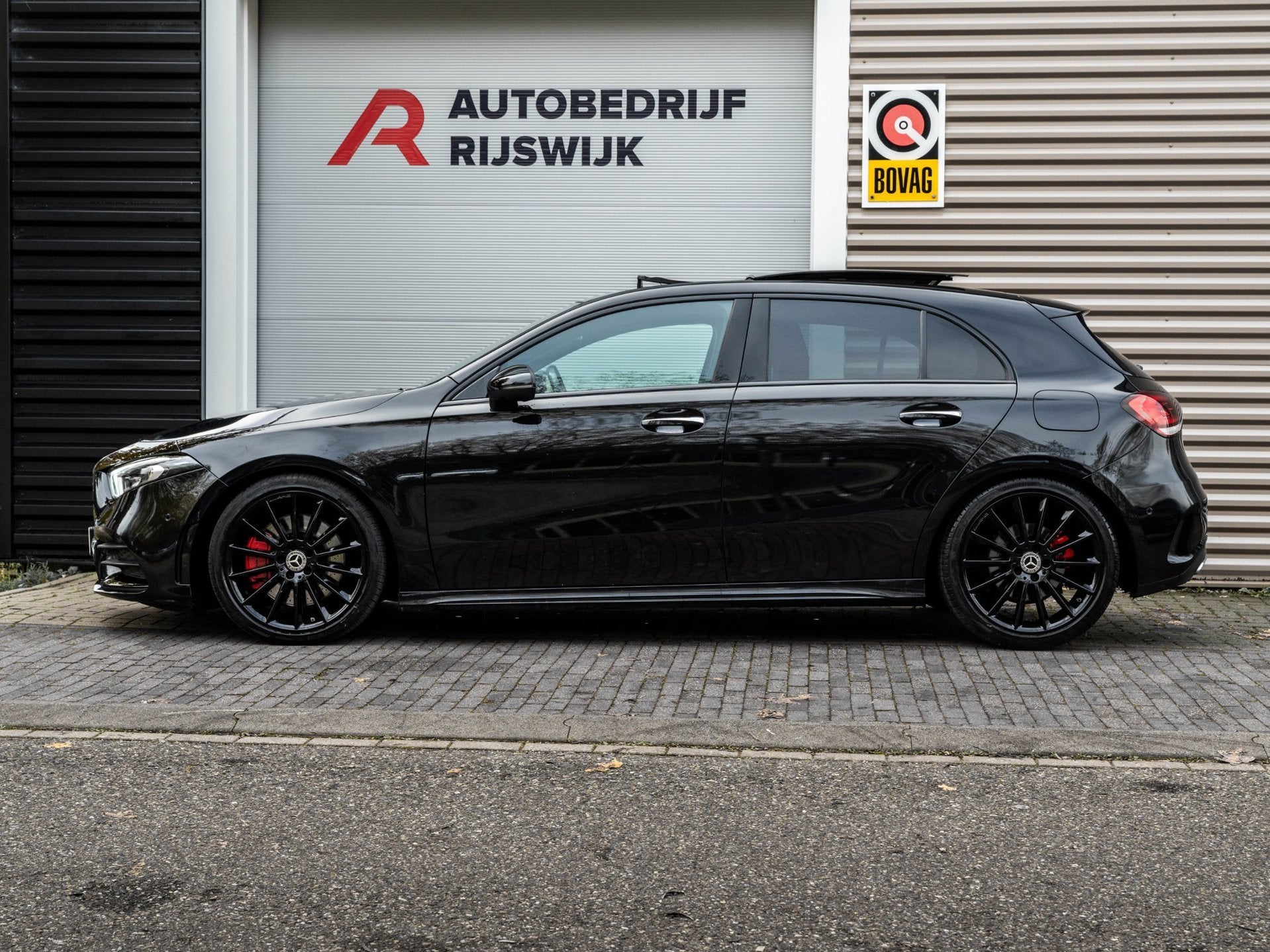 Mercedes-Benz A-klasse 250 4MATIC Premium Plus Pano/360/Burm, Auto's, Automaat, Dealer onderhouden, 15 km/l, Euro 6