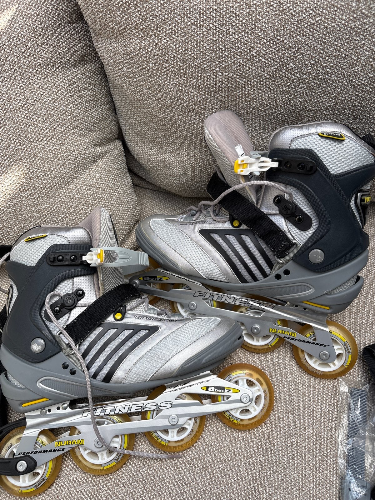 Nijdam Skeelers Maat 44 met Bescherming en Tas, Gebruikt, Heren, Inline skates 4 wielen, Ophalen