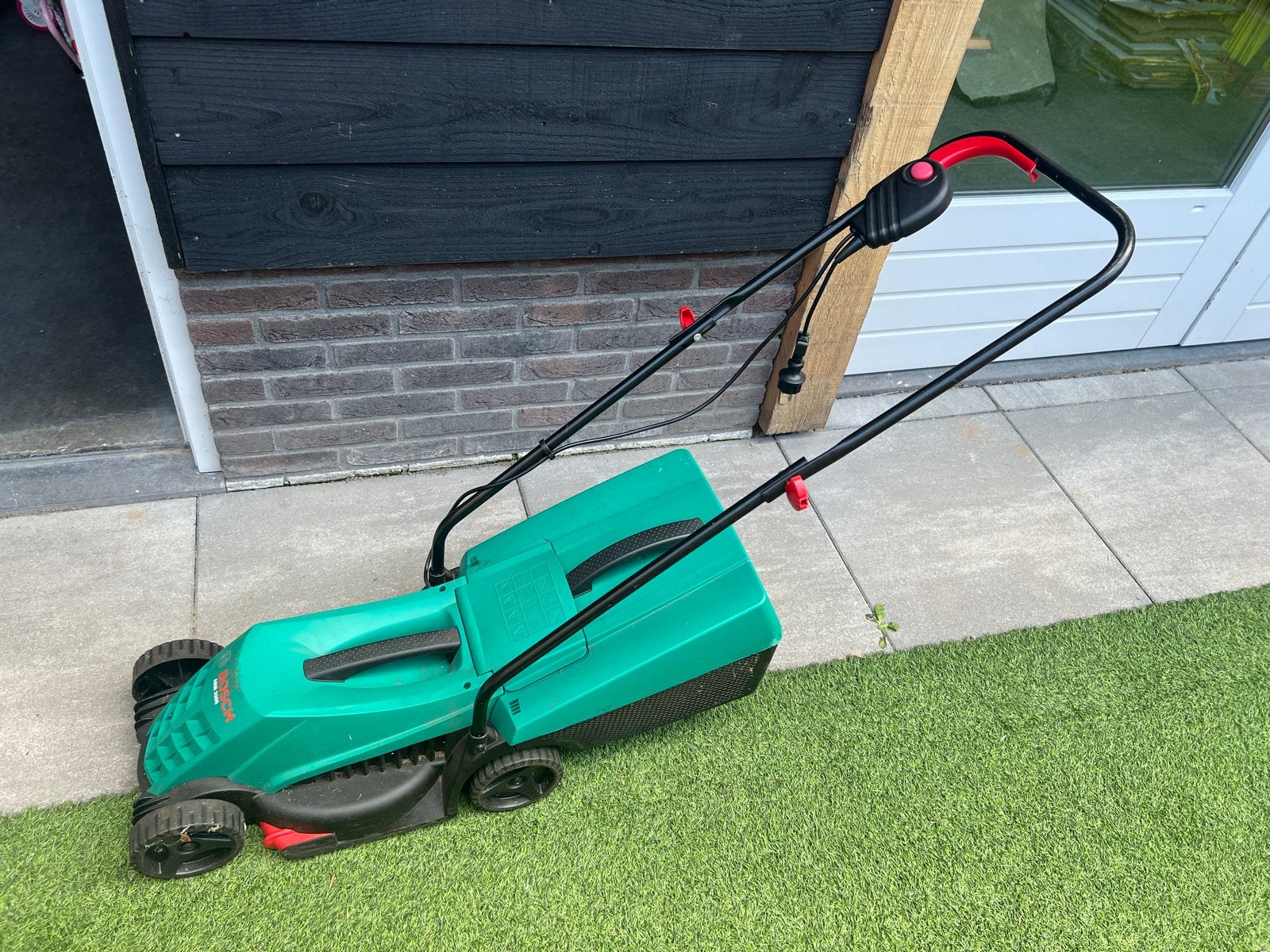 Bosch Rotak 32 elektrische grasmaaier, Tuin en Terras, Ophalen, Cirkelmaaier, Elektrische grasmaaier, Zo goed als nieuw