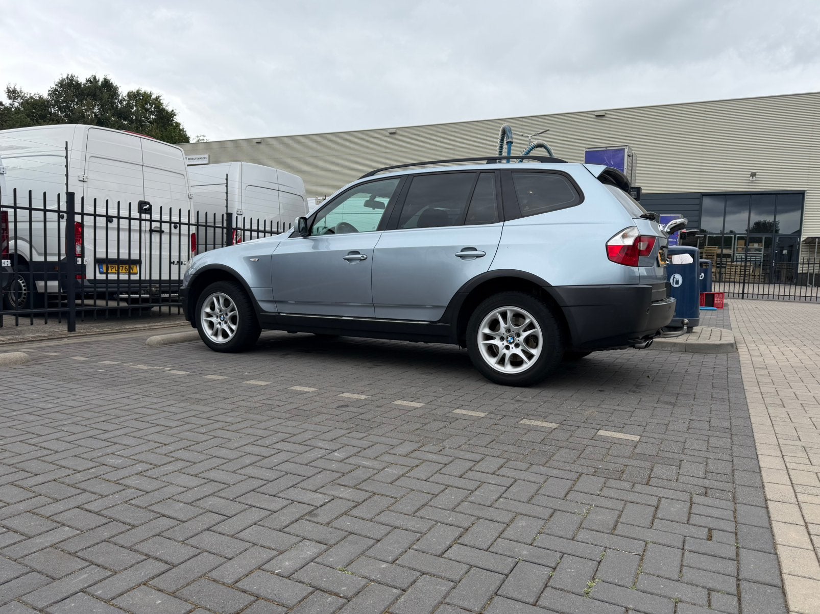 BMW X3 3.0 I AUT 2004 Blauw, Auto's, BMW, Automaat, Zwart, 2000 kg, Blauw