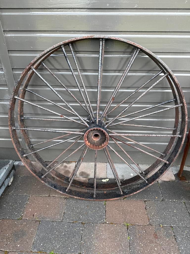 Twee Antiek ijzeren wagenwielen - Decoratief object, Antiek en Kunst, Antiek | Overige Antiek, Ophalen