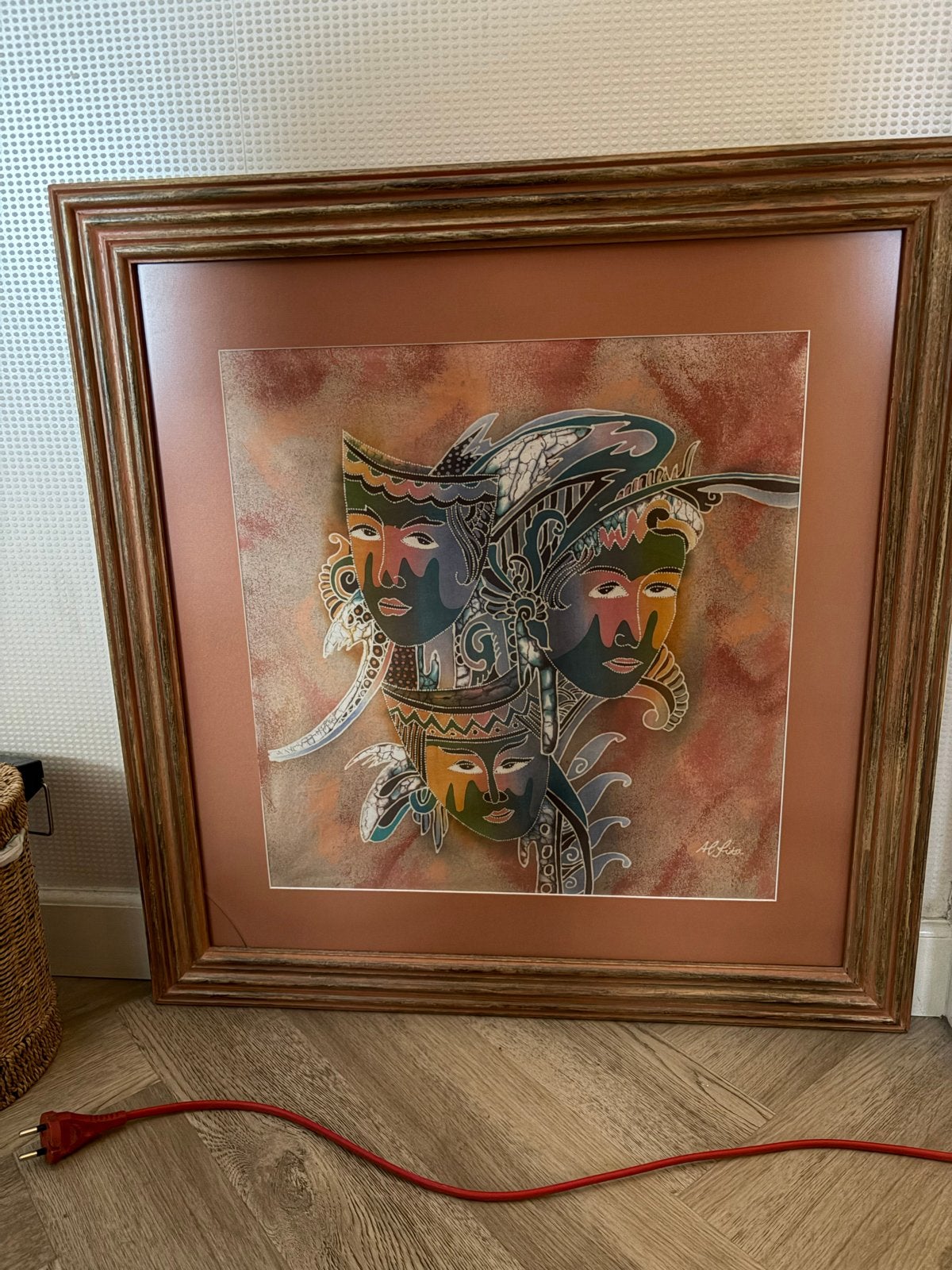Ingelijst kunstwerk met maskers, Ophalen
