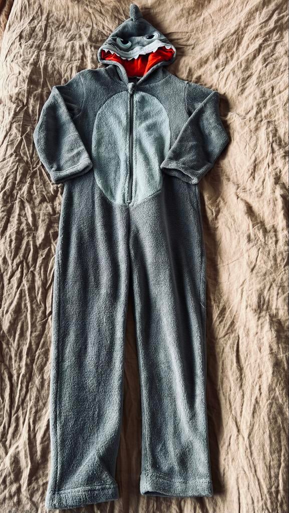 Haai onesie maat 134/140 van AH, Ophalen, Gebruikt, Jongen of Meisje, Nacht- of Onderkleding