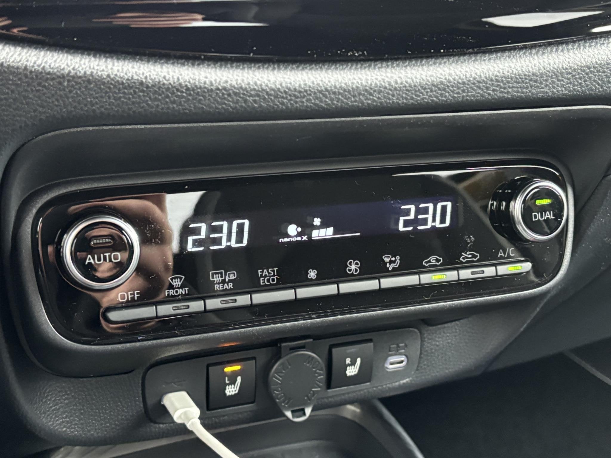 Toyota Aygo X Hybrid 115 GR Sport, Auto's, Toyota, Stof, Gebruikt, Euro 6, Automatische klimaatregeling