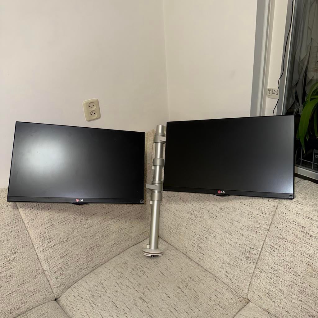 2 monitors met Monitorarm voor twee schermen, Gebruikt, IPS, HDMI, Full HD
