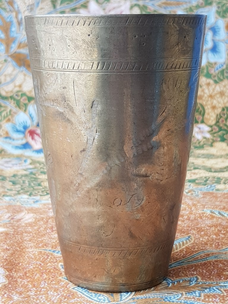 Mooie zware antieke Oosterse beker van bewerkt koper 13 cm., Antiek en Kunst, Antiek | Koper en Brons, Ophalen of Verzenden, Koper