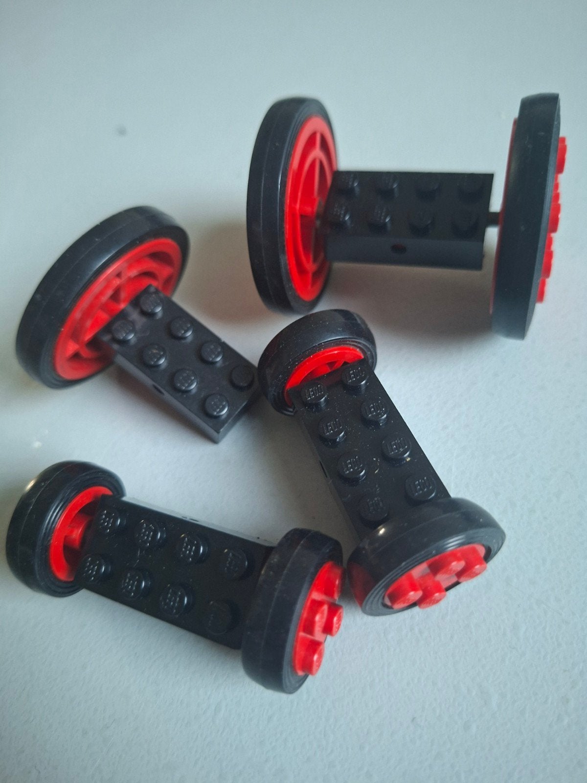 Lego wielen set 936 - Zwart met rode velgen (incompleet), Gebruikt, Lego, Accessoire, Ophalen of Verzenden
