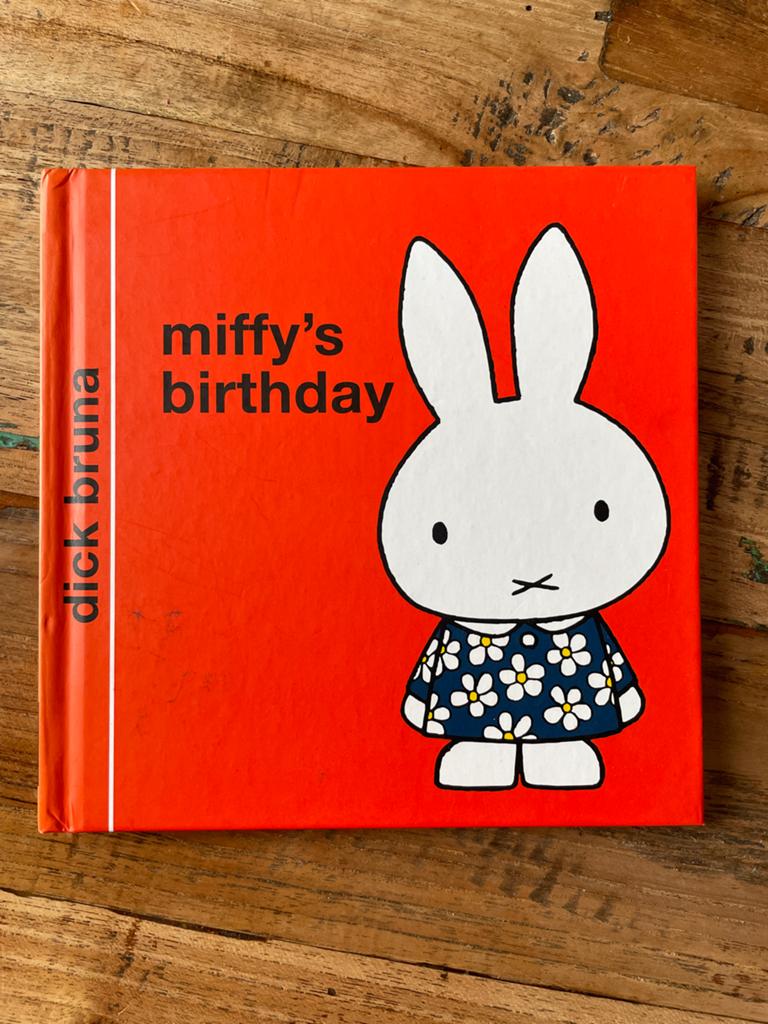 Miffy's Birthday - Dick Bruna (Engels), Boeken, Fictie algemeen, Jongen of Meisje, Ophalen of Verzenden, Zo goed als nieuw