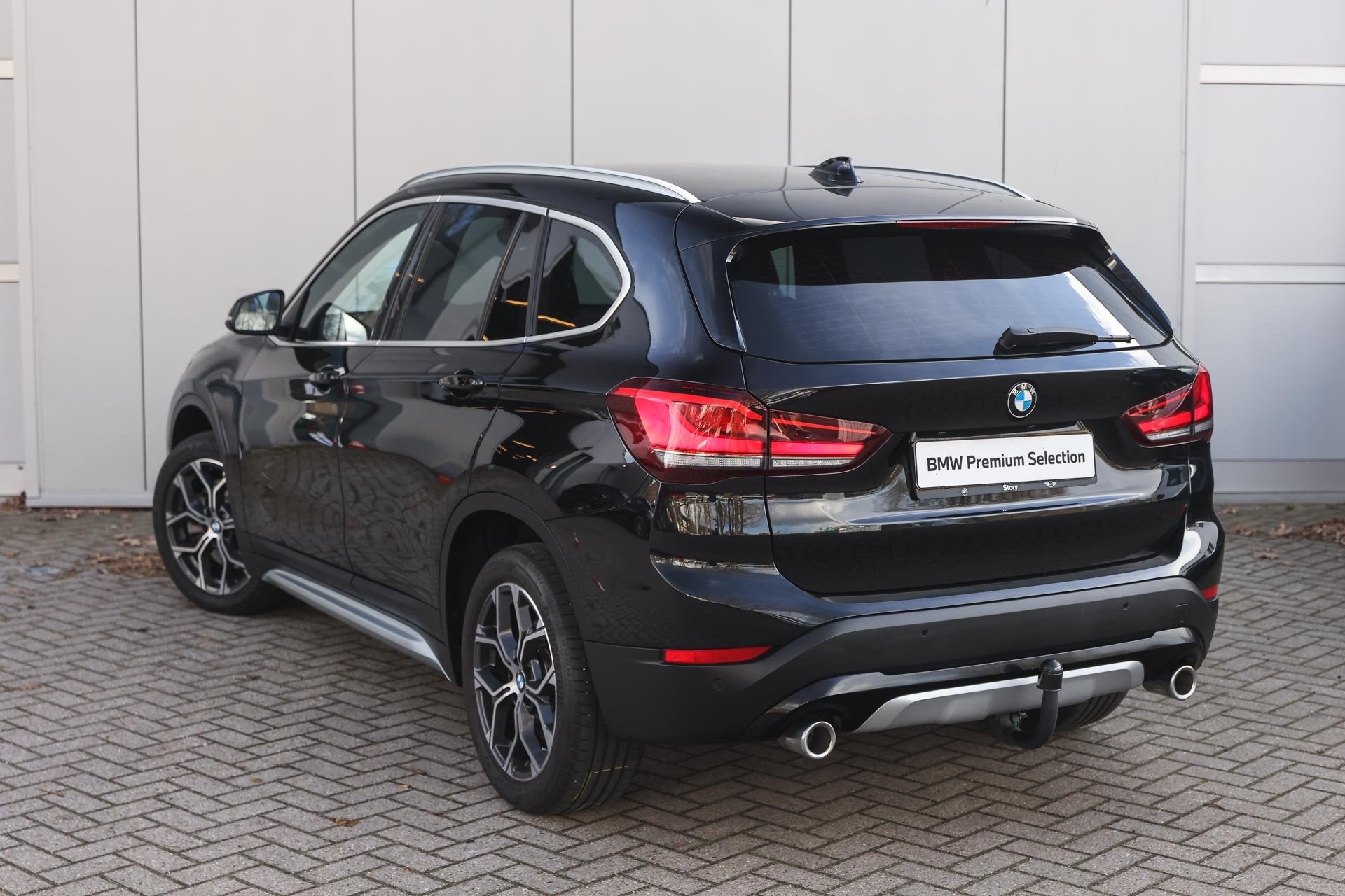 BMW X1 sDrive20i High Executive xLine Automaat / Trekhaak /, Auto's, BMW, 1998 cc, Euro 6, Met garantie (alle), Zwart