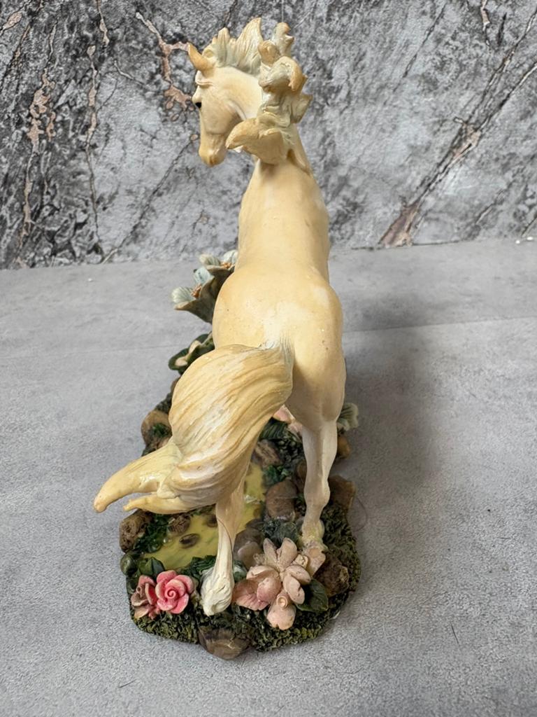 Unicorn Beeldje met Bloemen - Decoratief Kunstobject, Ophalen, Minder dan 20 cm, Beeld, Handgemaakt