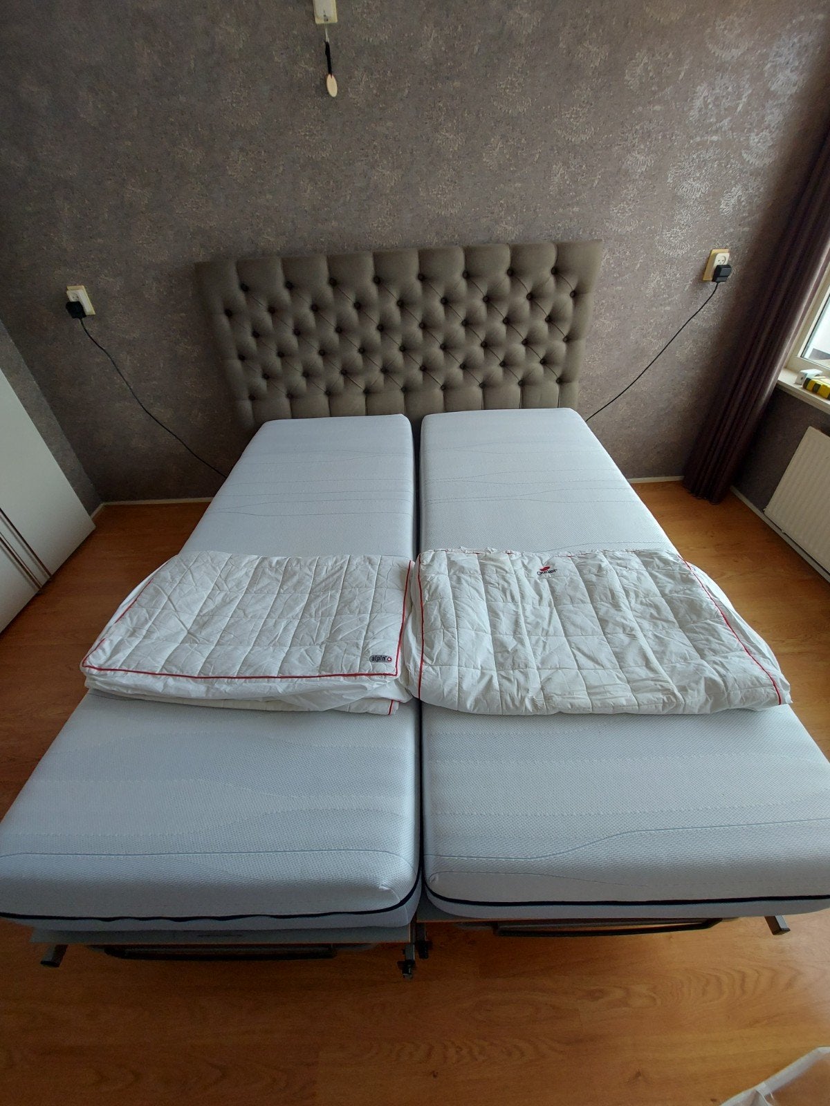 Twee eenpersoonsbedden met matrassen - Sleep & Dream, Ophalen, 90 cm, Eenpersoons, Hout