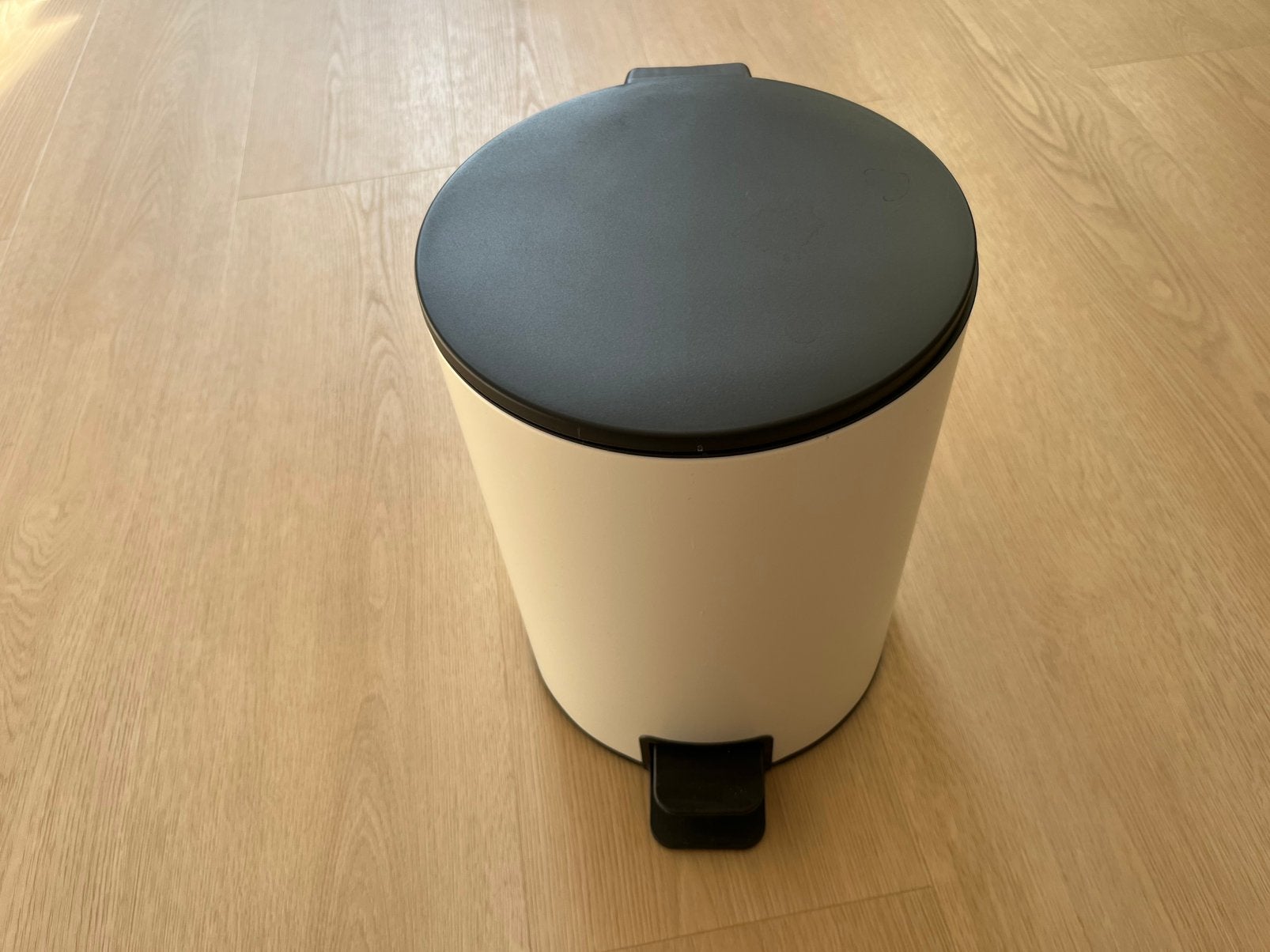 IKEA TURRIDNING pedaalemmer 9L – wit/antraciet, Ophalen, Kunststof, Met pedaal, Zo goed als nieuw