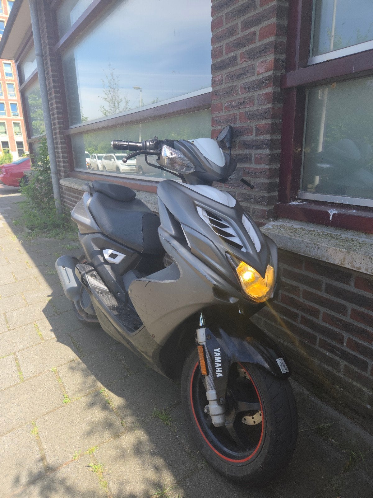 Yamaha Aerox 4T 2015 | Nieuwe banden |Mag gelijk weg, Fietsen en Brommers, Scooters | Yamaha, Ophalen of Verzenden, Gebruikt, Benzine