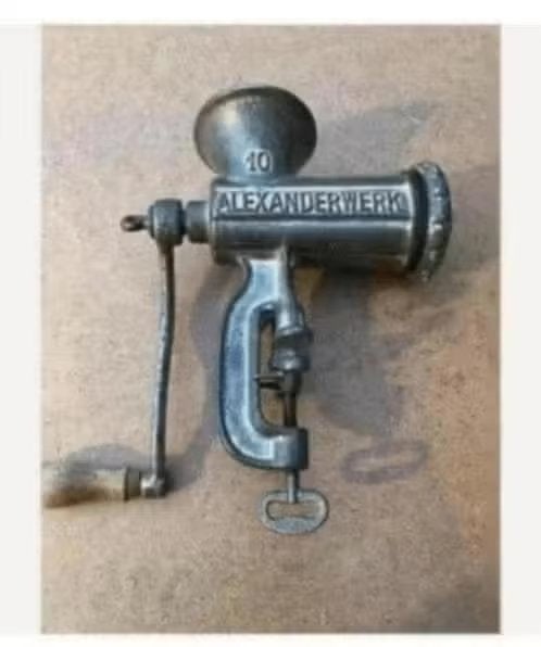 GEBRUIKT! Antieke vlees-/gehaktmolen “Alexanderwerk”, €21,99, Antiek en Kunst, Ophalen of Verzenden